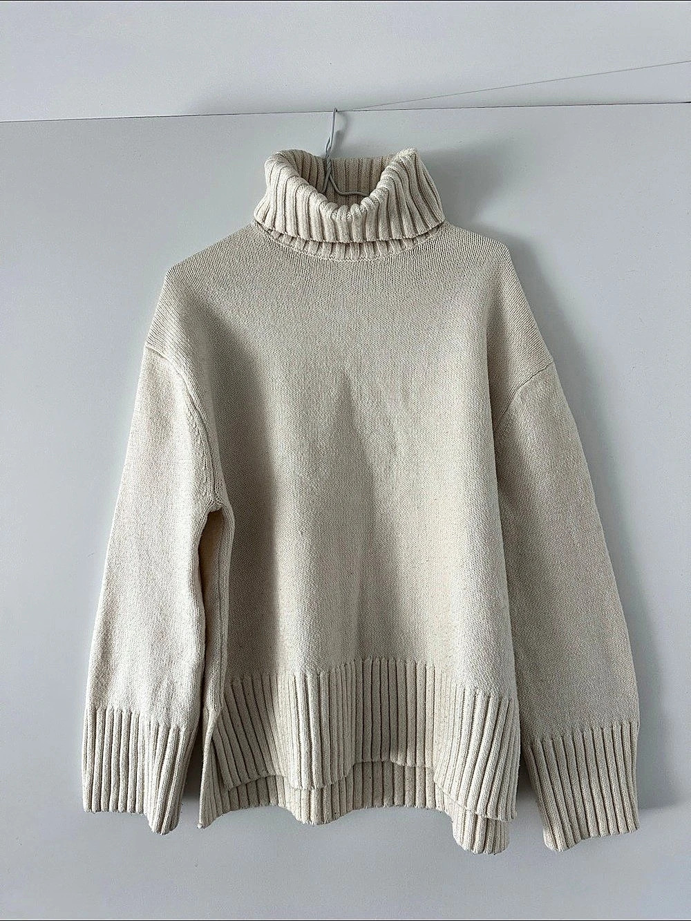 Ribbed Turtleneck Sweater in Cream Size XS Like New